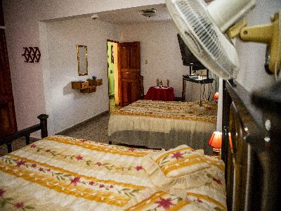 Hostal Lopez de Eidolidia y Pepe3